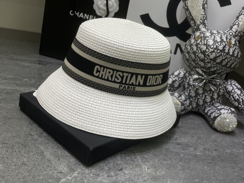 CHRISTIAN DIOR